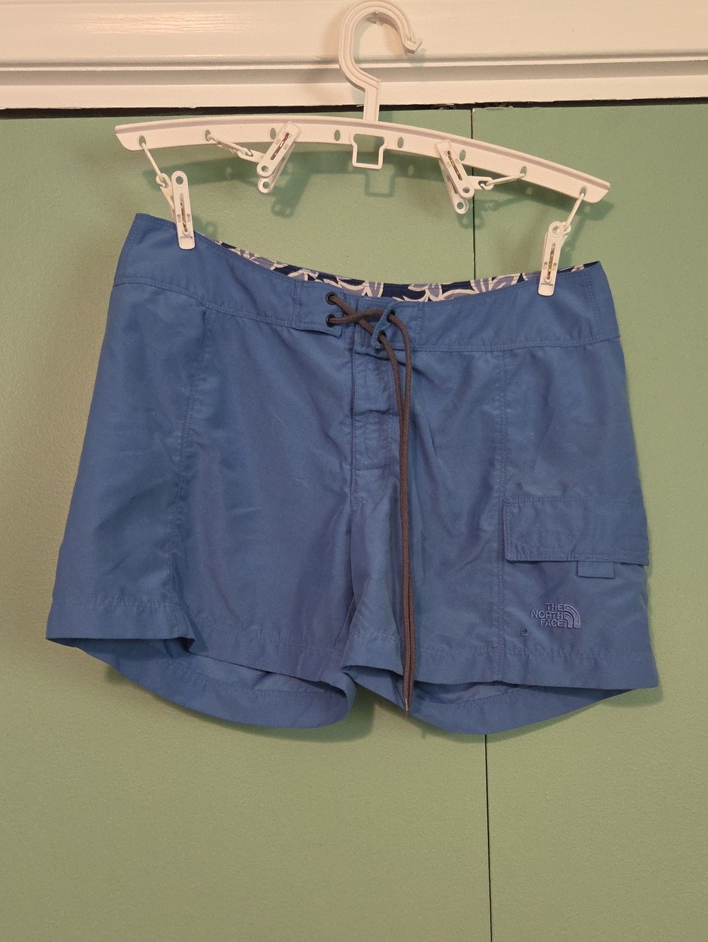 The North Face Women's Blue Cargo Athletic Swim Short Size 4